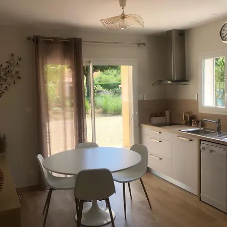 Maison Avec Piscine Pour 2 Personnes à Hébergement de vacances *