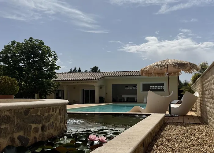 בית נופש Maison Avec Piscine Pour 2 Personnes A *